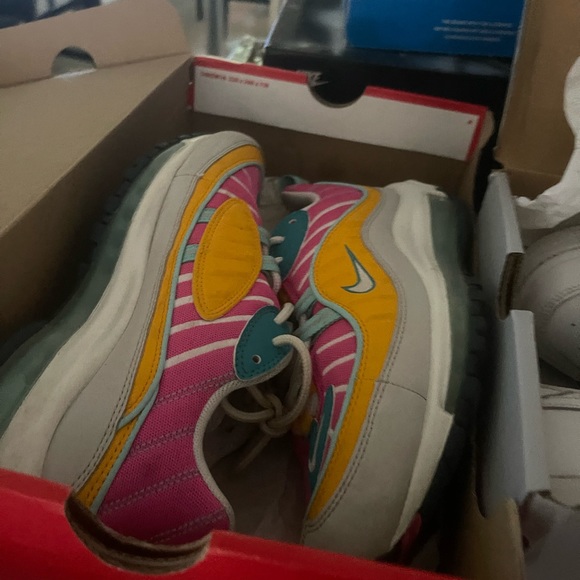 Size 9 Nike shoes all 3 pair $120.00 - Picture 3 of 3